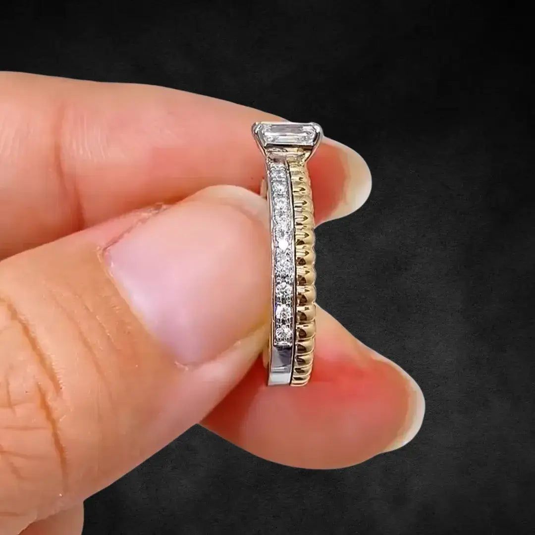 Zweifarbiger Ring mit 0,5 Karat Smaragdschliff-Labordiamanten