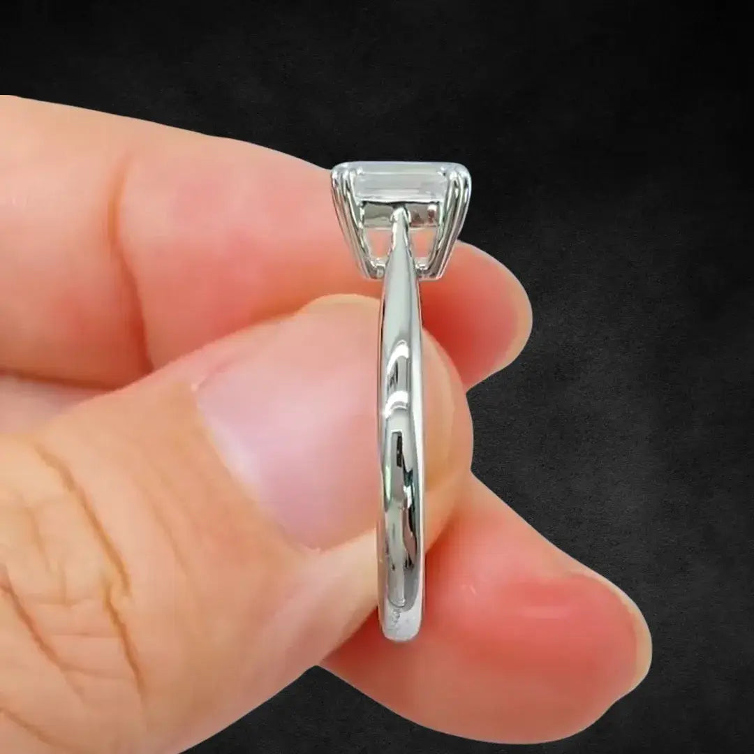 1,13 Karat Solitärring mit Smaragdschliff-Lab-Diamant