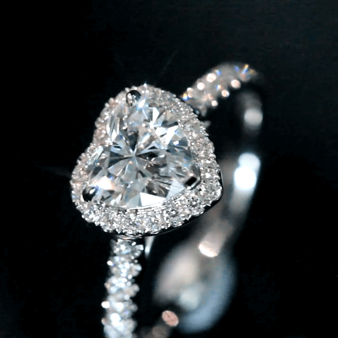 1 Karat Herzförmiger Halo-Verlobungsring mit im Labor gezüchtetem Diamanten