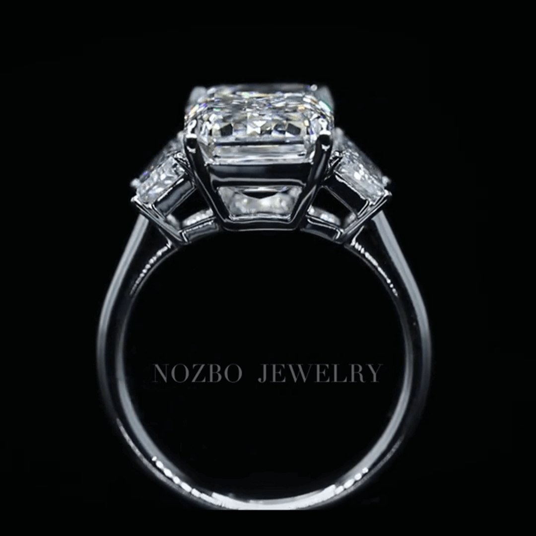 7 Karat Smaragdschliff Labor gezüchteter Diamant seitlich Trapez drei Stein Diamantring