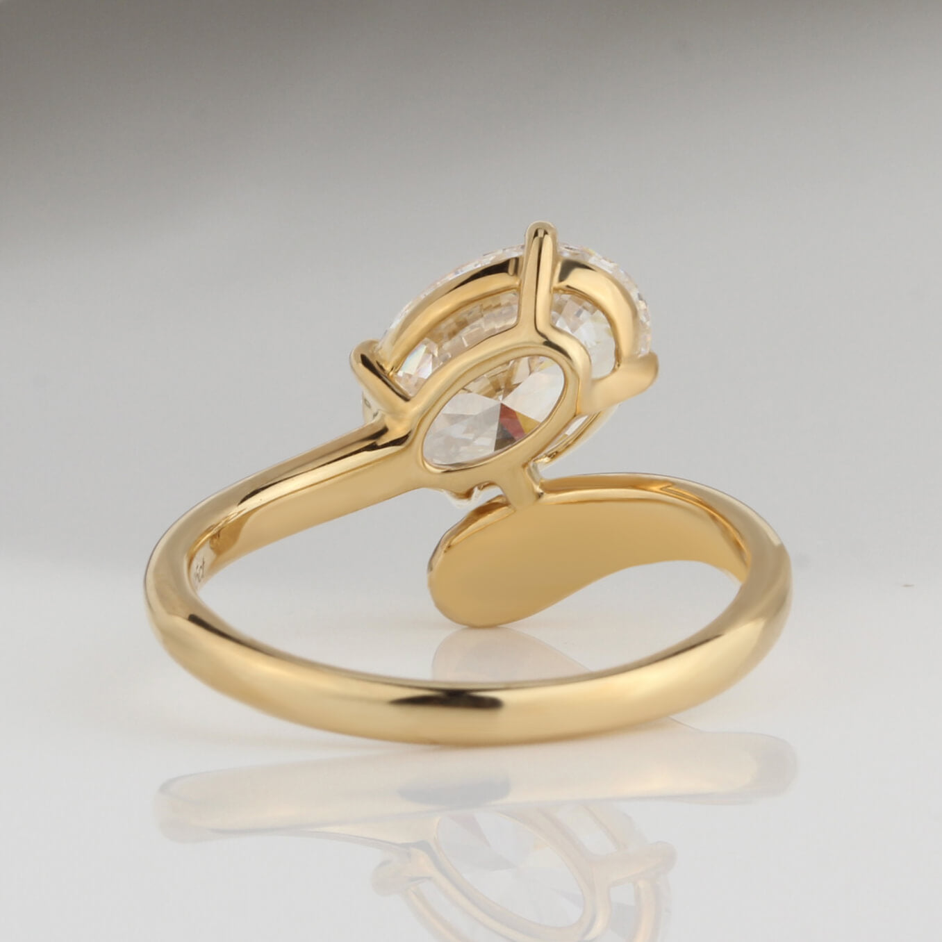 2 Karat ovaler Labordiamantring 18K Gold