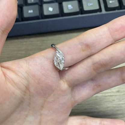 Bague en or 18 carats avec diamant marquise de laboratoire de 1,7 carat