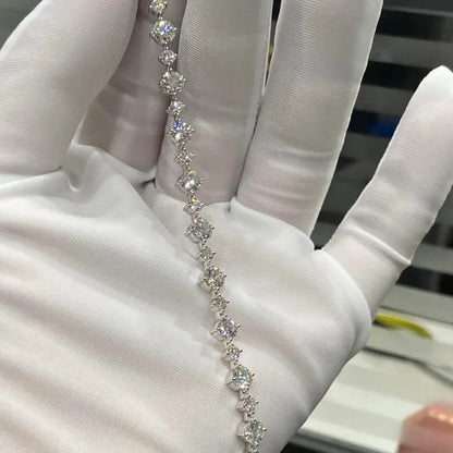 Armband aus 18 Karat Gold mit abgestuften, im Labor gezüchteten Diamanten