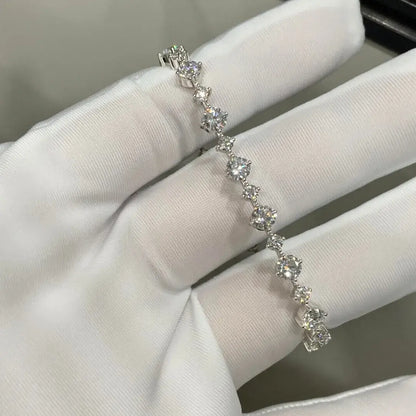 Armband aus 18 Karat Gold mit abgestuften, im Labor gezüchteten Diamanten