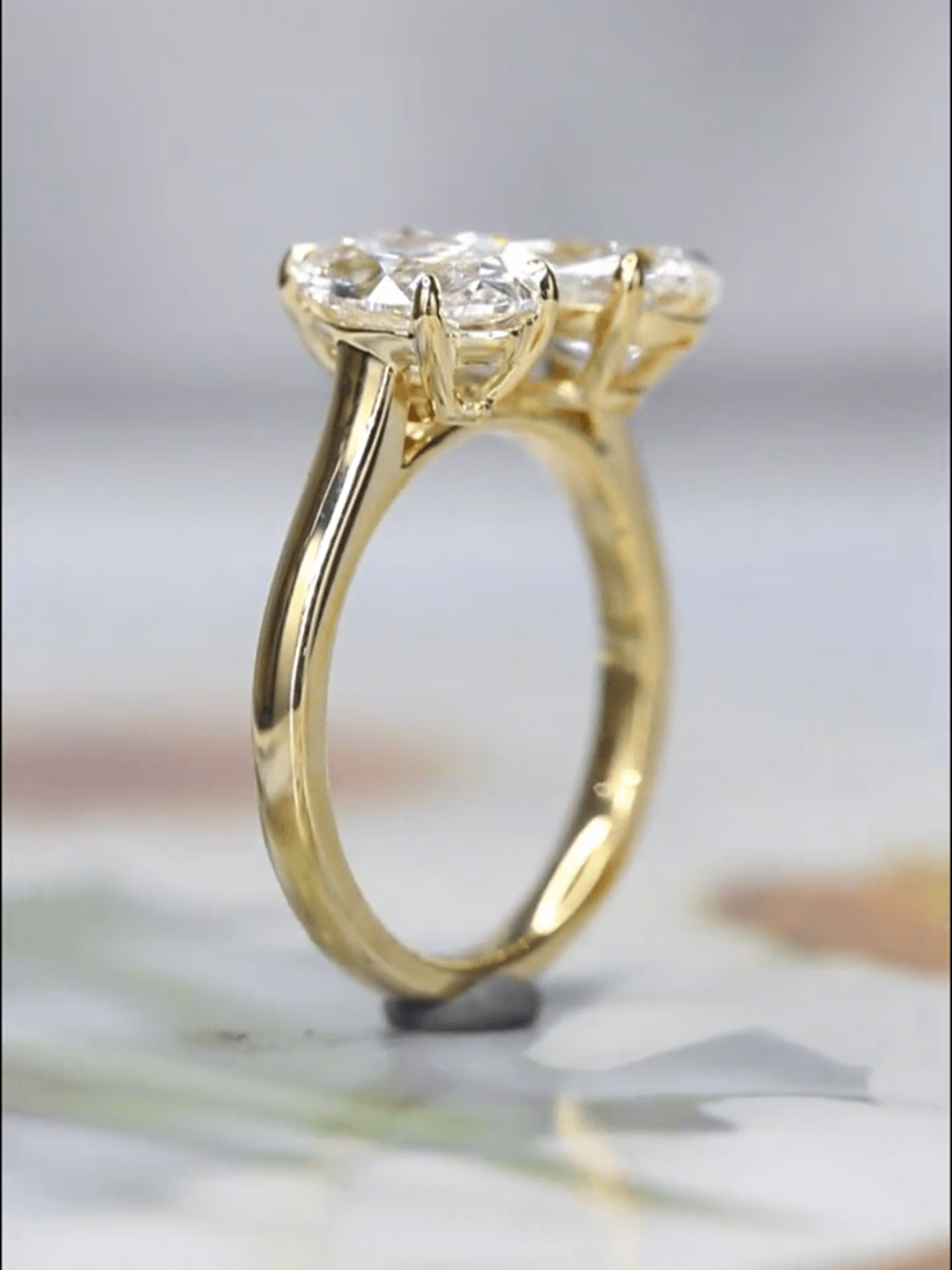 2 Karat Marquise 2 Karat Birnenschliff Lab Diamant Zwei-Stein-Ring 18K Gold