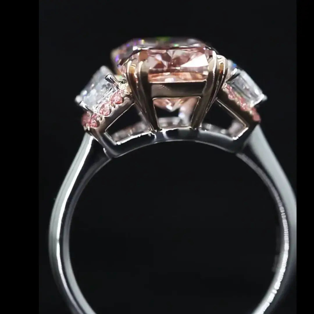 Bague en diamant de laboratoire taille coussin rose vif fantaisie de 4 carats