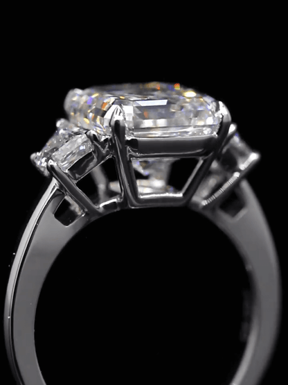 5 Karat Labordiamant-Ring mit drei Steinen im Asscher-Schliff