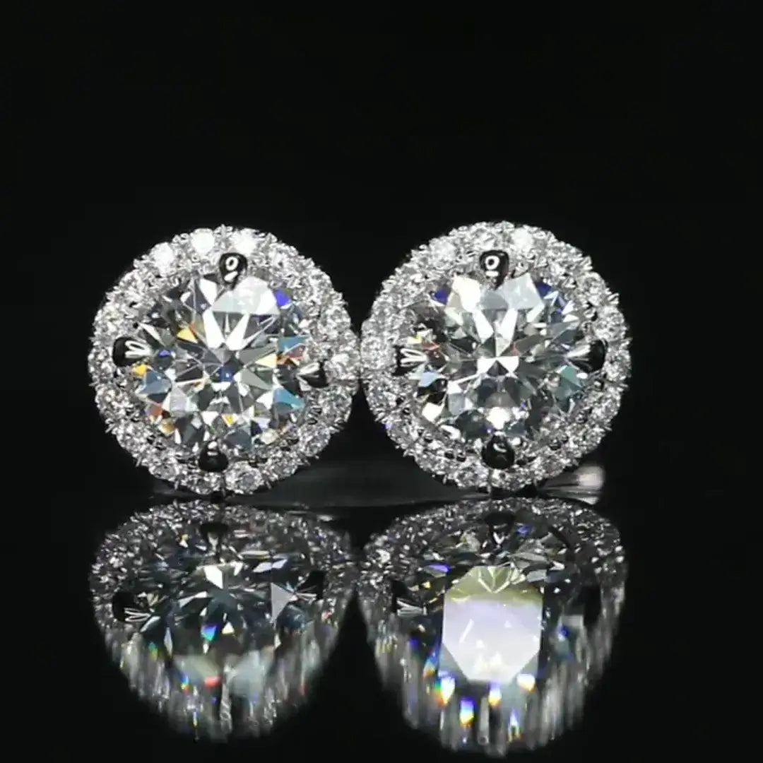Boucles d'oreilles à tige avec halo de diamants cultivés en laboratoire (DF VS-VVS)