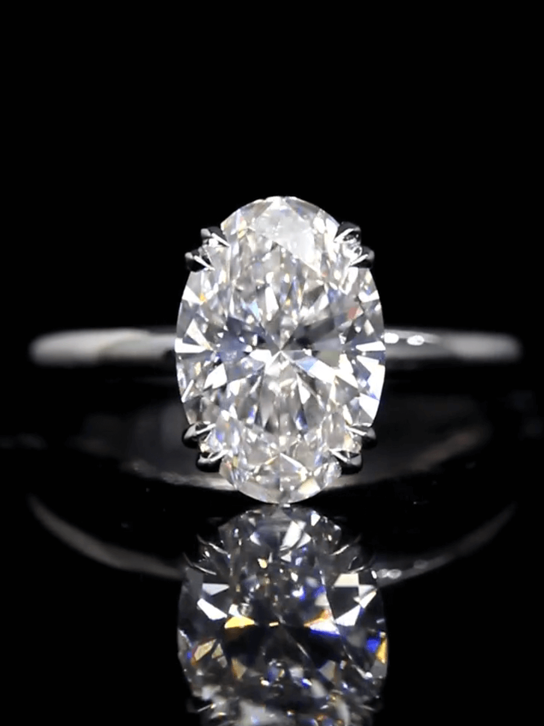 Solitärring mit ovalem Schliff und im Labor gezüchtetem Diamanten, 18 Karat Gold