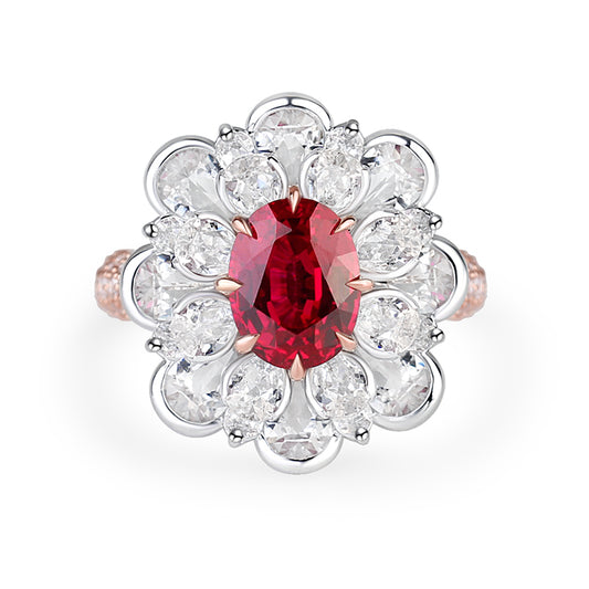 Cocktailring mit ovalem Schliff und Laborrubinen und Diamanten, Halo-Stil, 14 Karat Gold